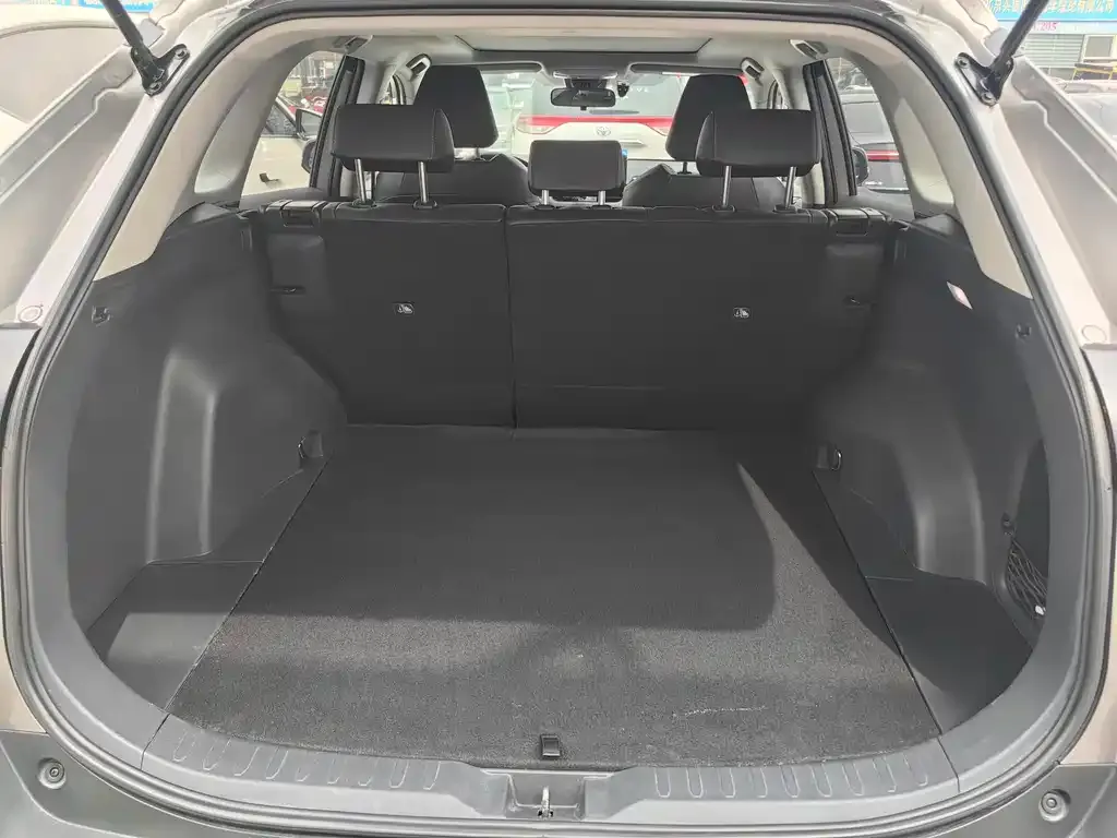 Toyota RAV4 — фото 8
