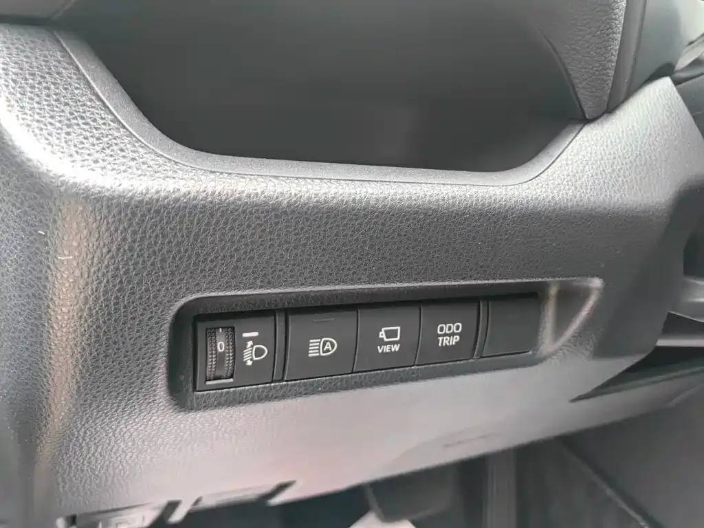 Toyota RAV4 — фото 7