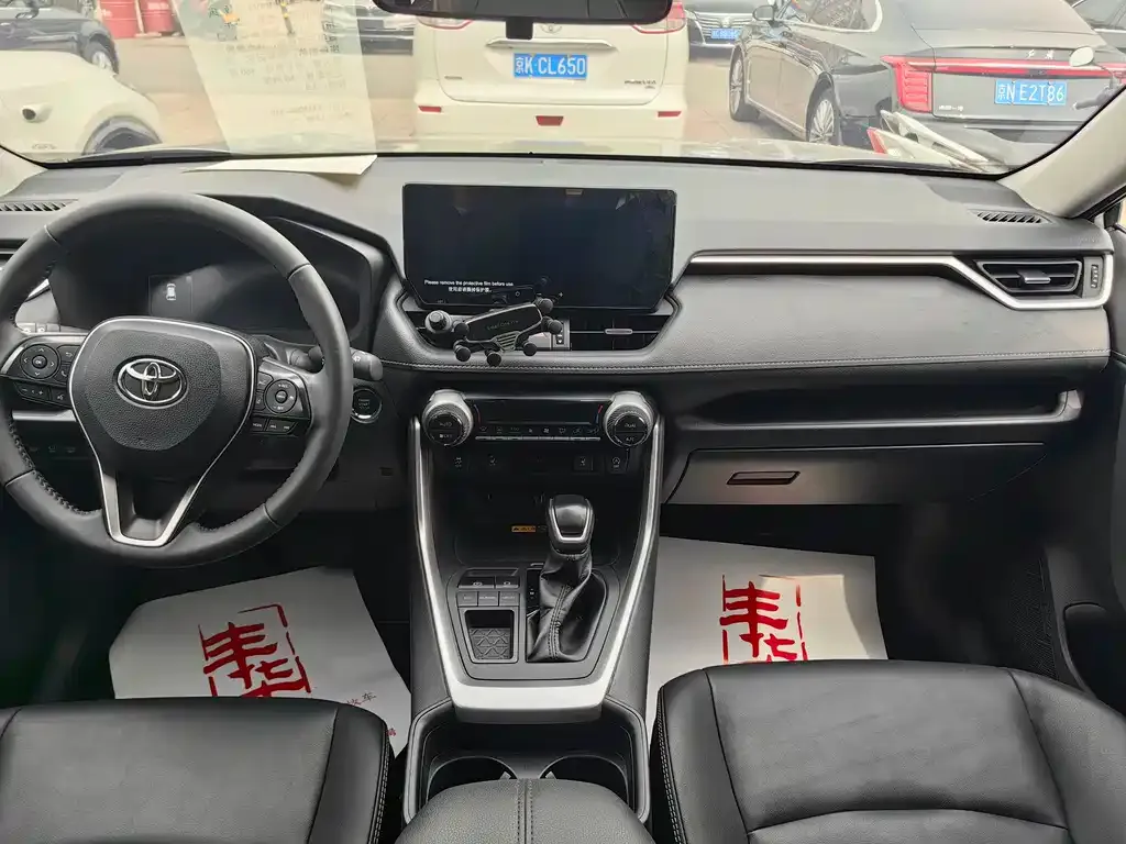 Toyota RAV4 — фото 6