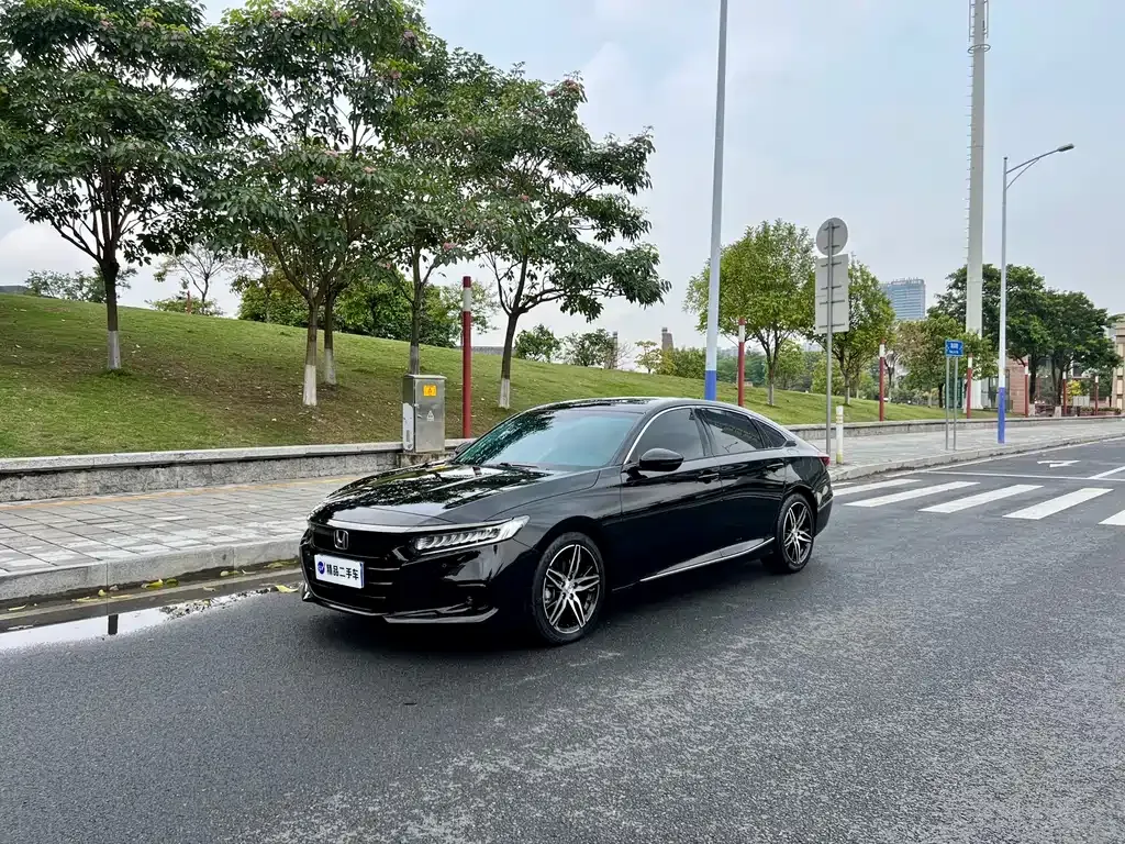 Honda Accord — фото 1