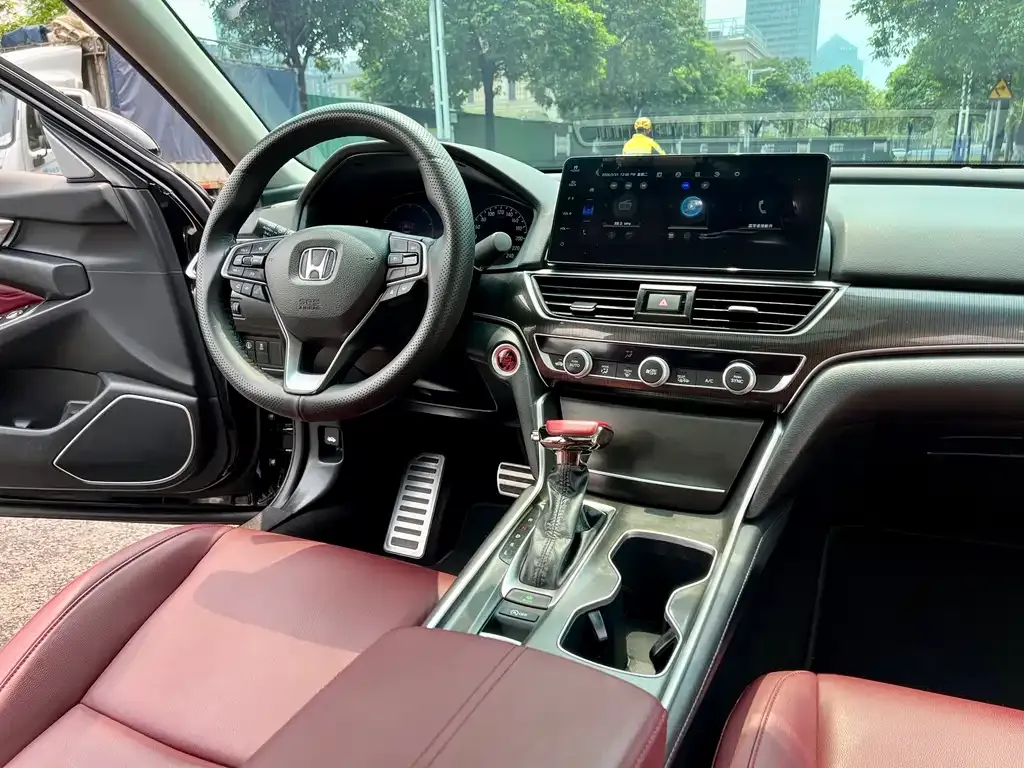 Honda Accord — фото 10