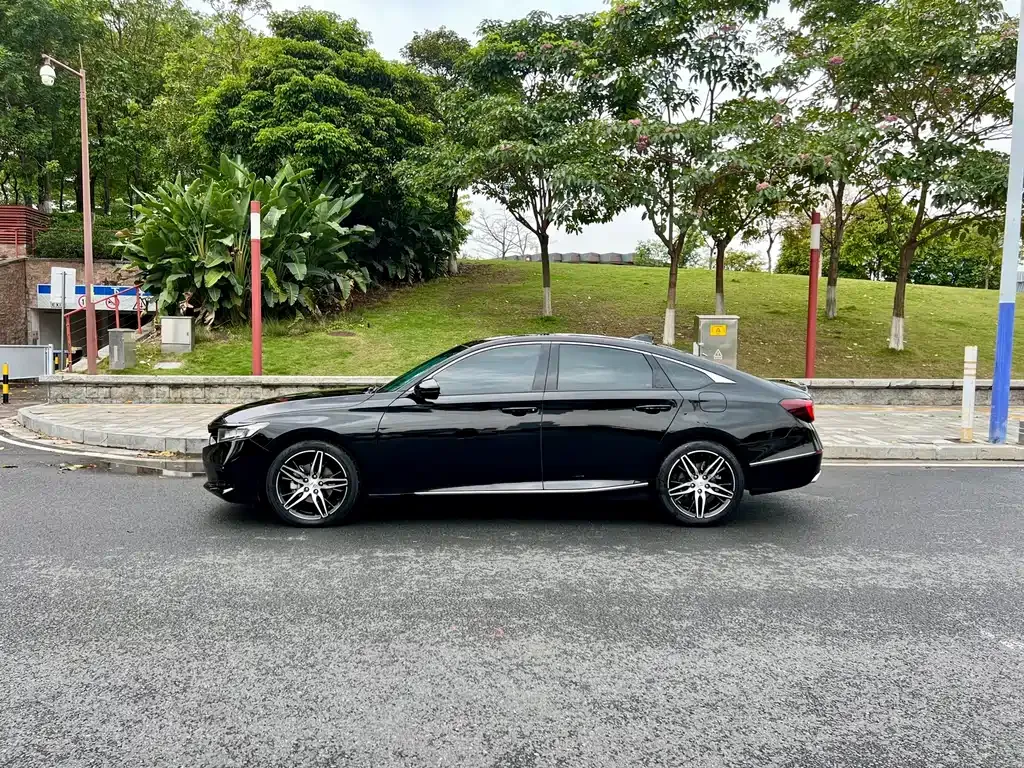 Honda Accord — фото 8
