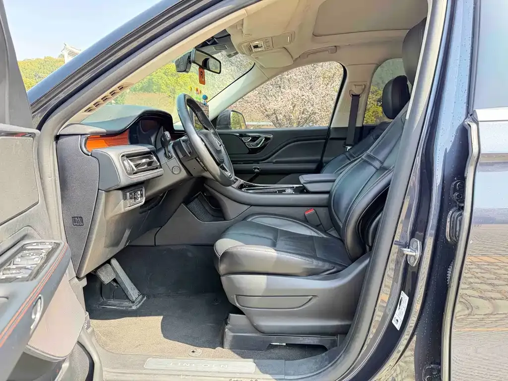 Lincoln Aviator — фото 10