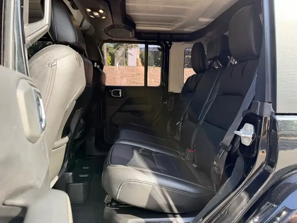 Jeep Wrangler PHEV 2022 из CN, фото 3