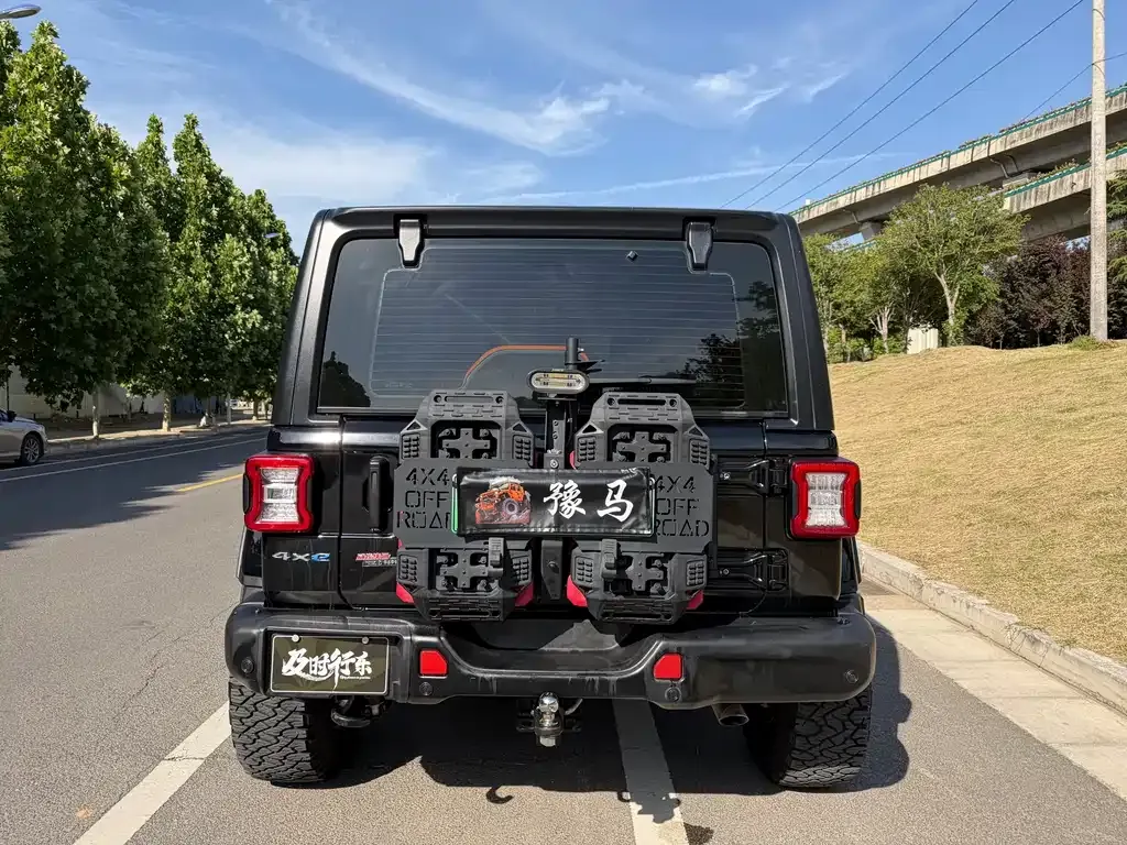 Jeep Wrangler PHEV 2022 из CN, фото 6