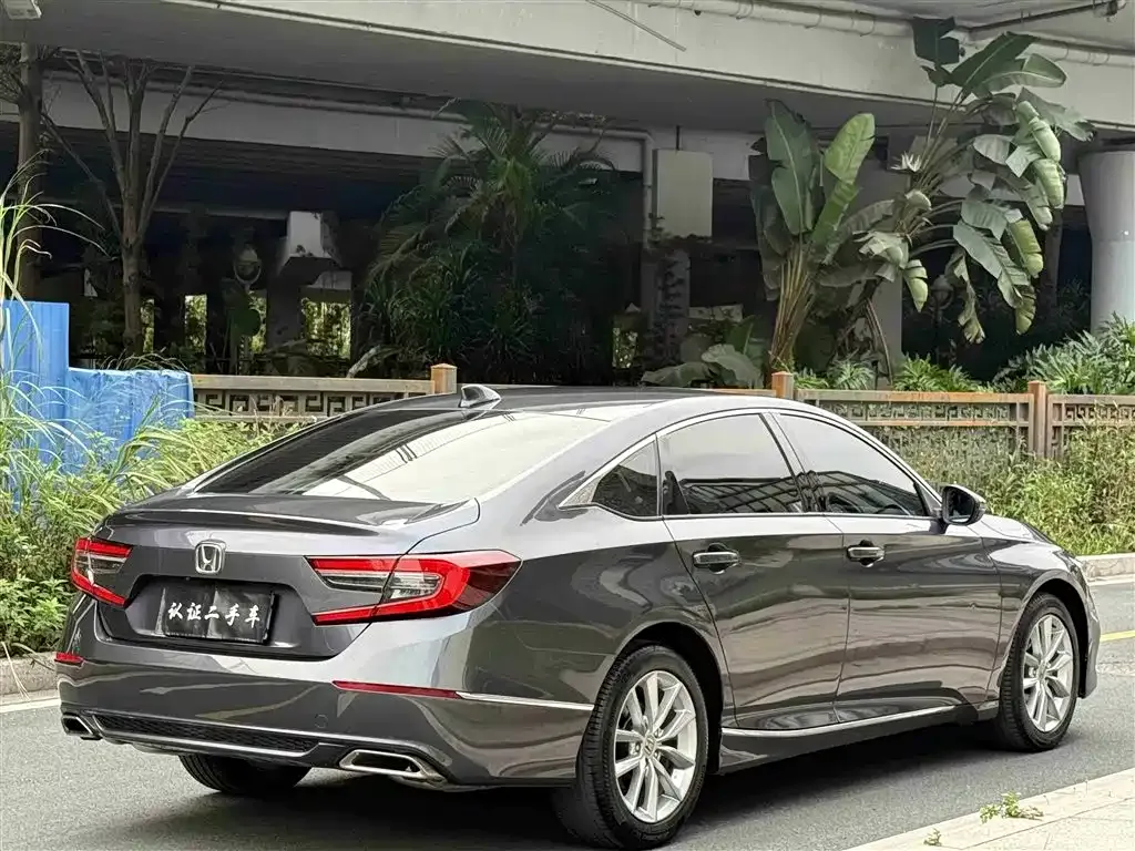 Honda Accord — фото 10