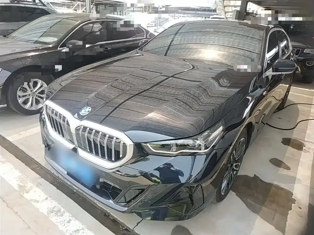 BMW 5 Series — фото 1