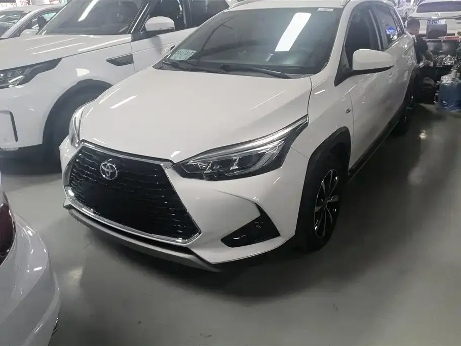 Toyota Yaris L — фото 1