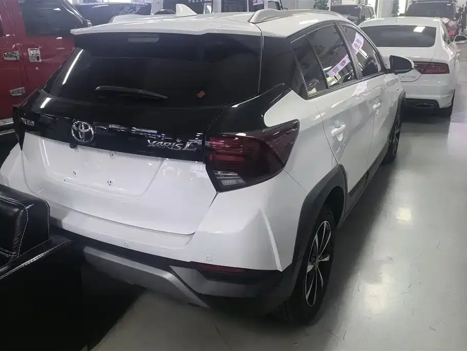 Toyota Yaris L — фото 9