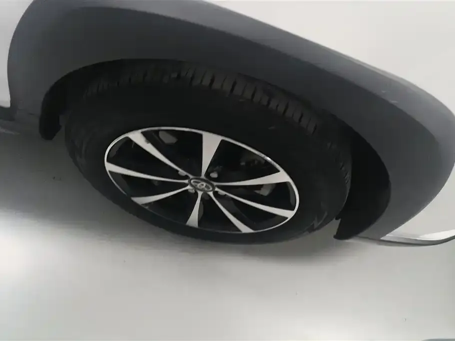 Toyota Yaris L — фото 2
