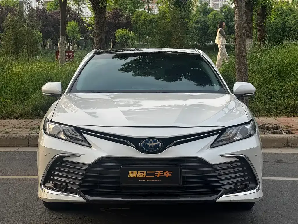 Toyota Camry — фото 5