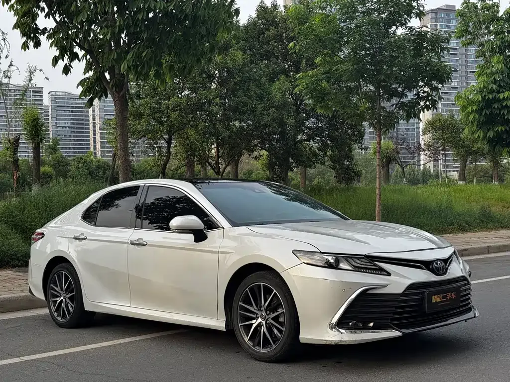 Toyota Camry — фото 10