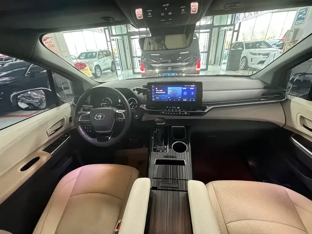 Toyota Granvia — фото 7