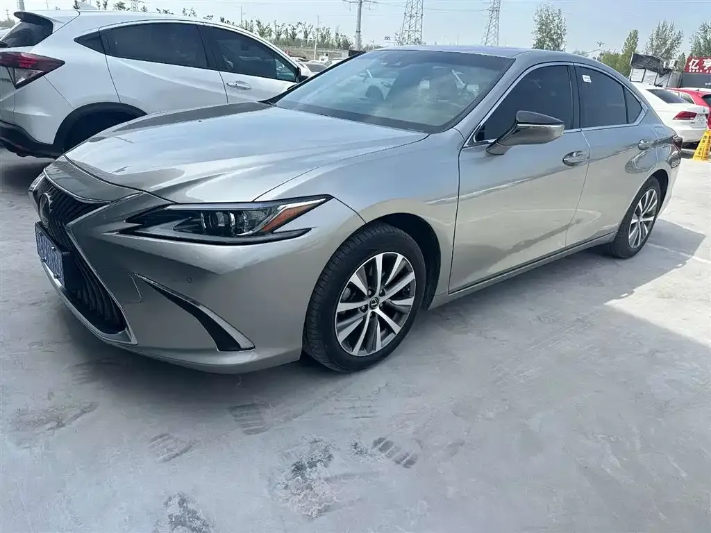 Lexus ES — фото 1