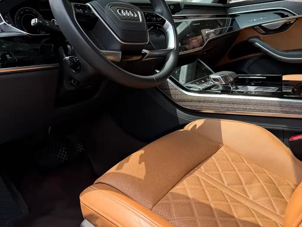 Audi A8 — фото 6