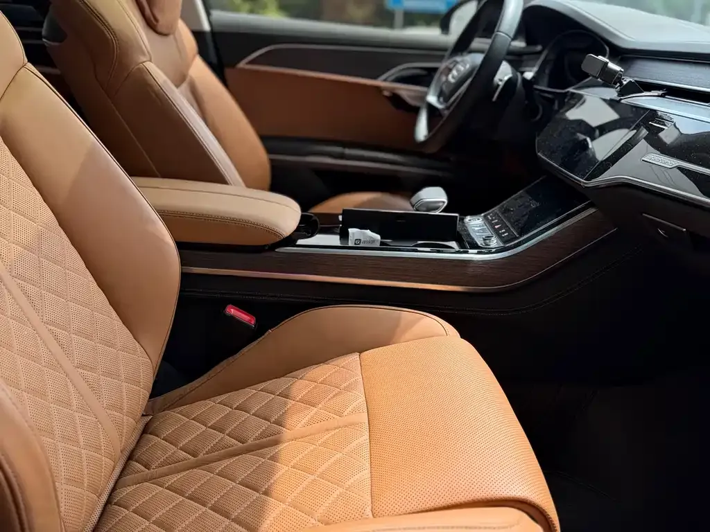 Audi A8 — фото 3