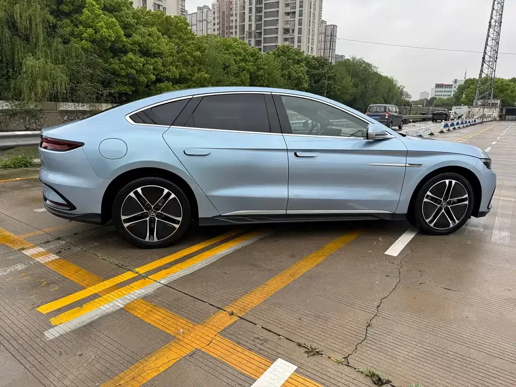 BYD Han — фото 10