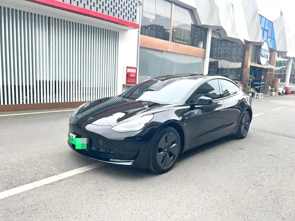 Tesla Model 3 — фото 1
