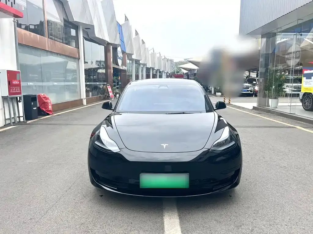 Tesla Model 3 — фото 9