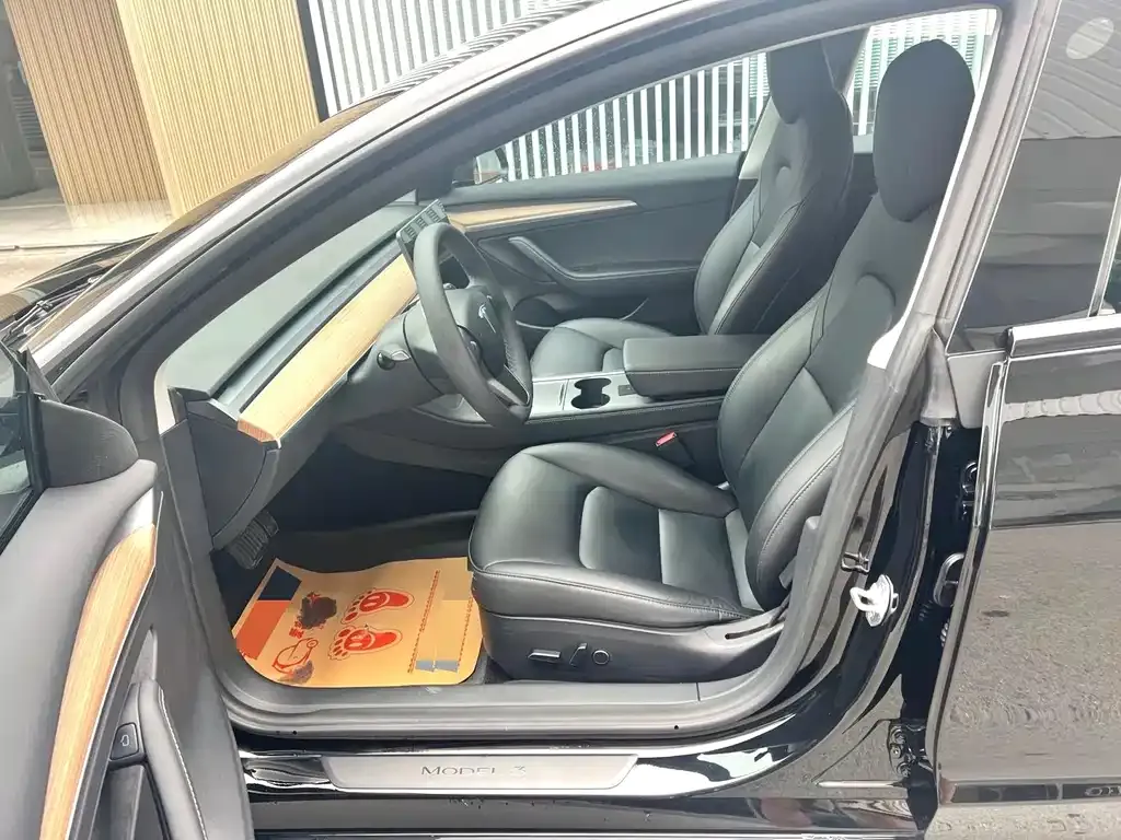 Tesla Model 3 — фото 3