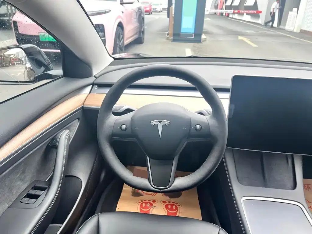 Tesla Model 3 — фото 8