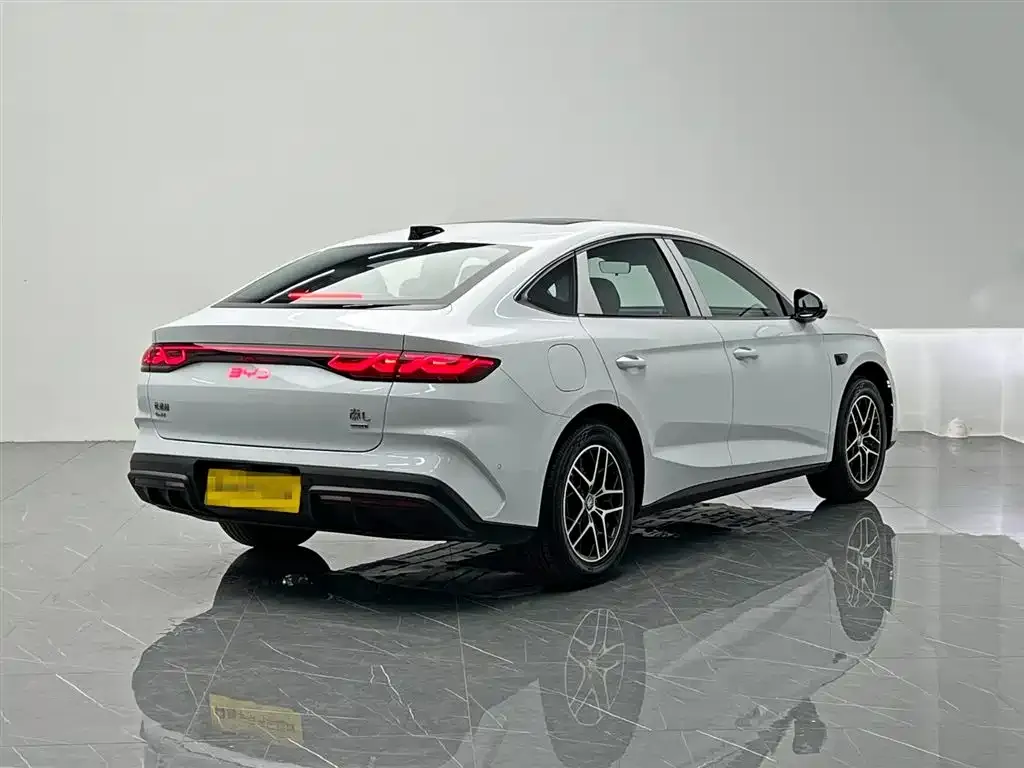 BYD Qin L — фото 10