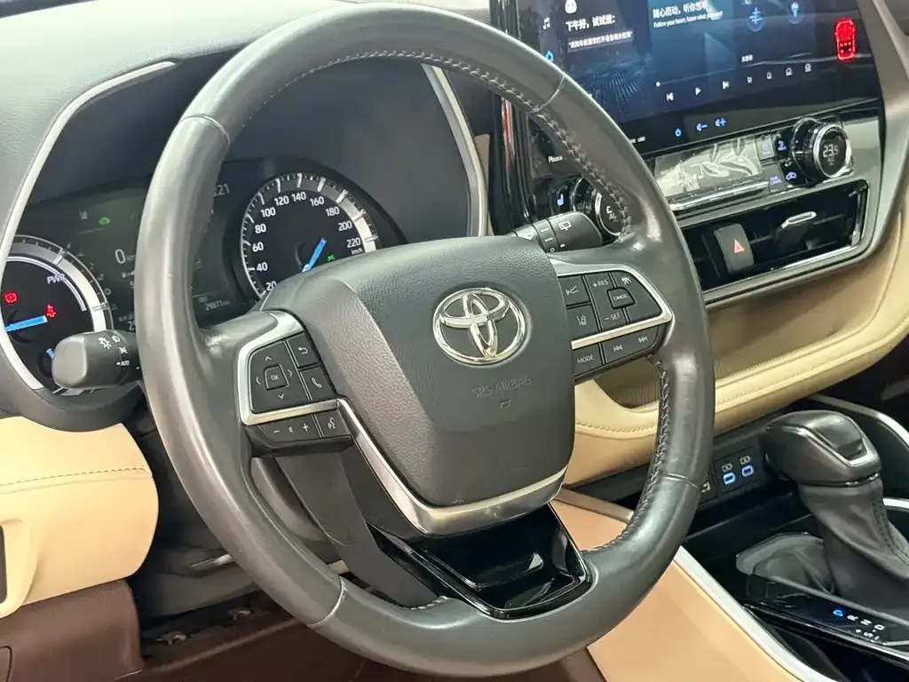 Toyota Highlander — фото 4