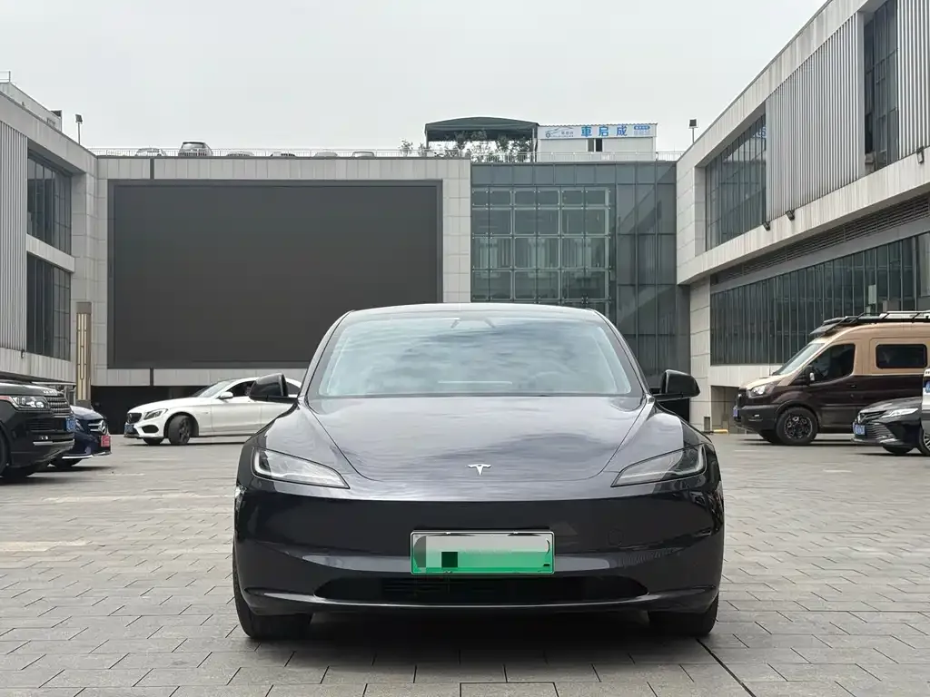 Tesla Model 3 — фото 10