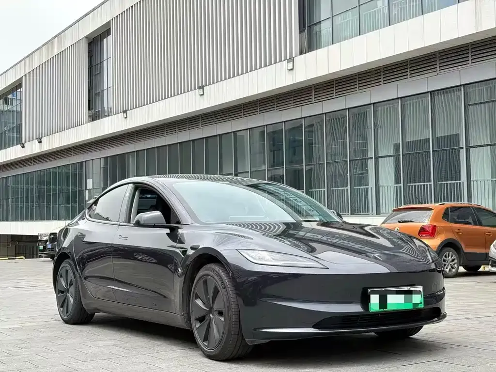Tesla Model 3 — фото 9