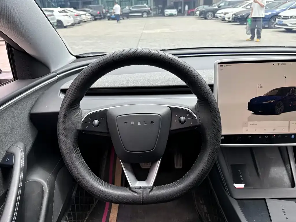 Tesla Model 3 — фото 2