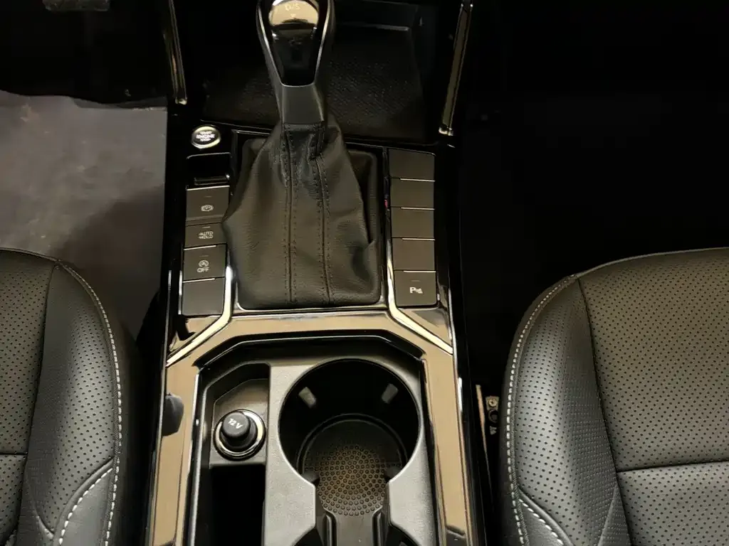 Volkswagen Passat — фото 9