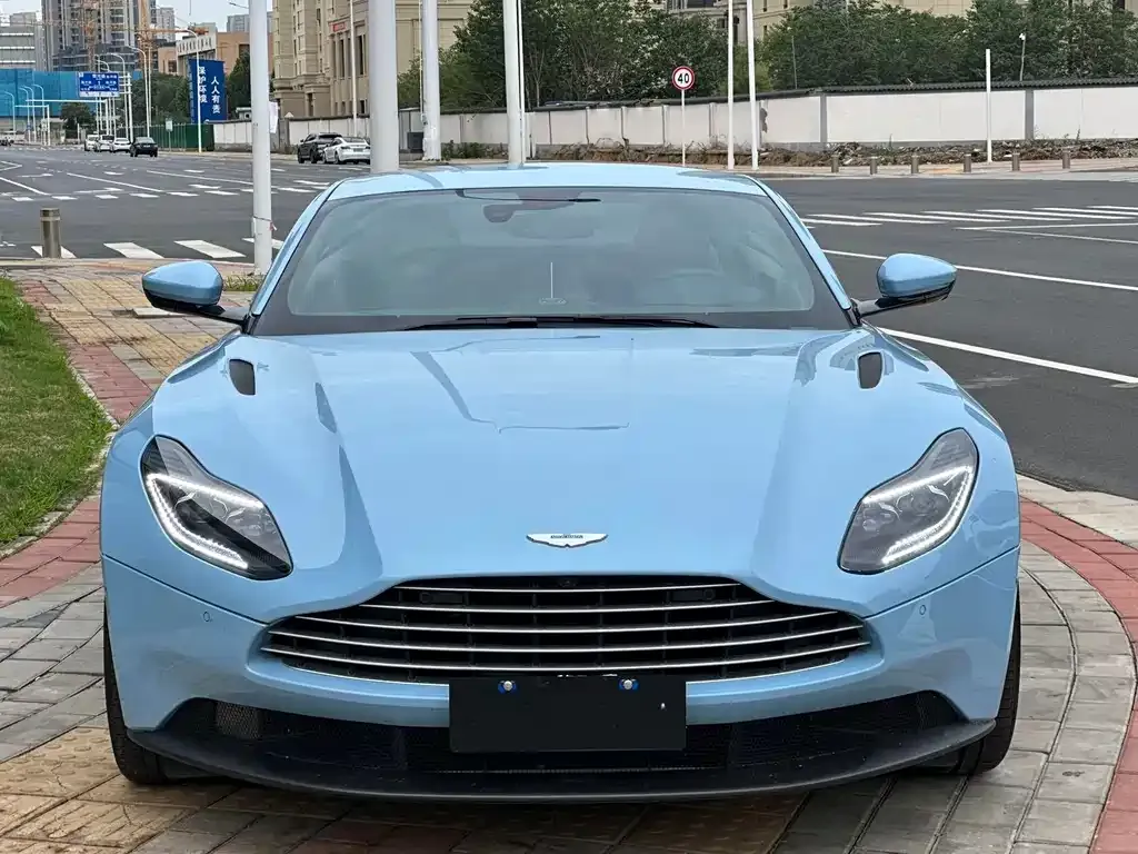 Aston Martin DB11 2021 из CN, фото 2