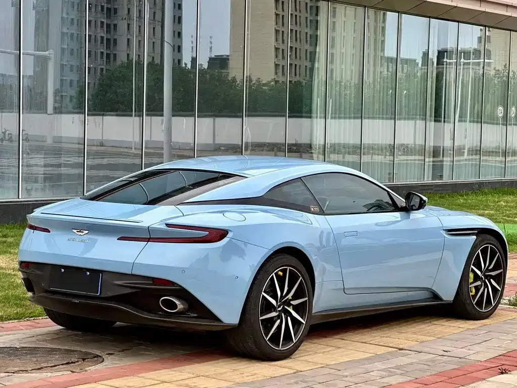 Aston Martin DB11 2021 из CN, фото 8