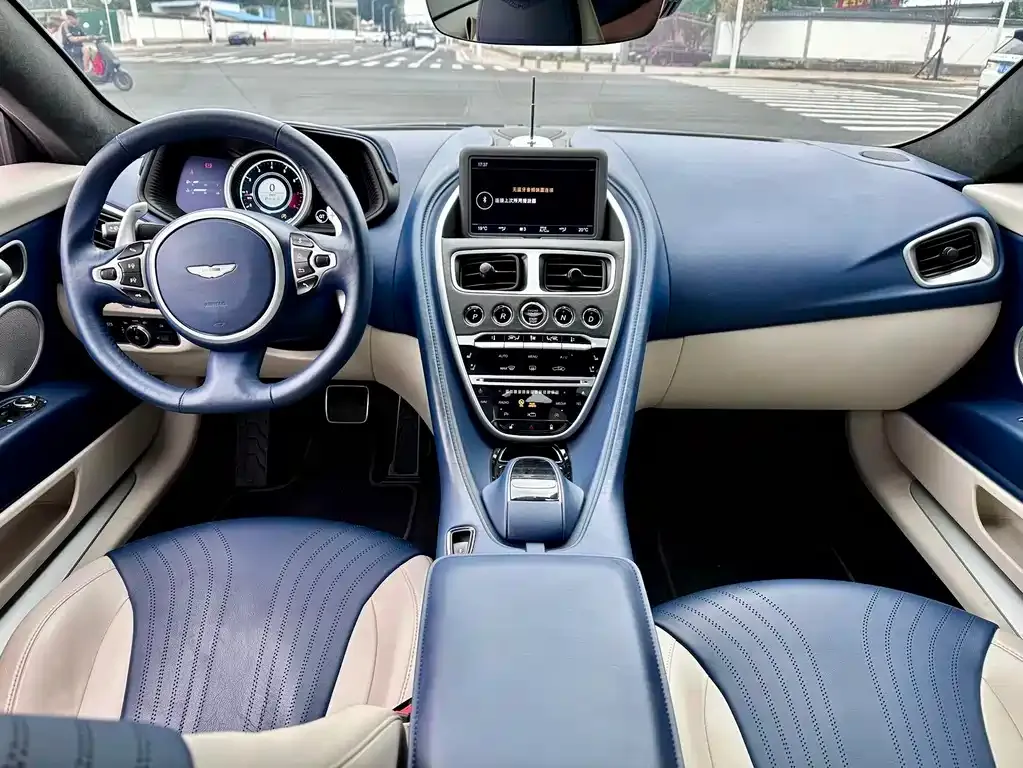 Aston Martin DB11 2021 из CN, фото 4