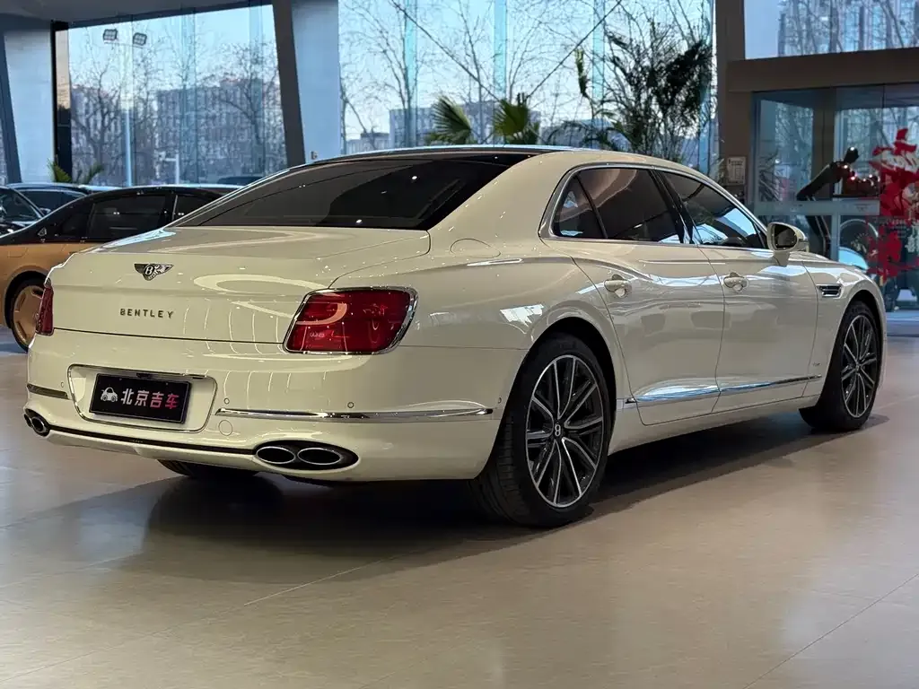Bentley Flying Spur — фото 8