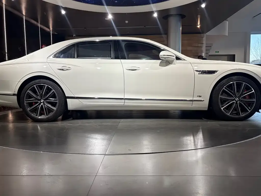 Bentley Flying Spur — фото 6