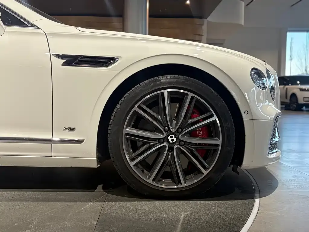 Bentley Flying Spur — фото 4