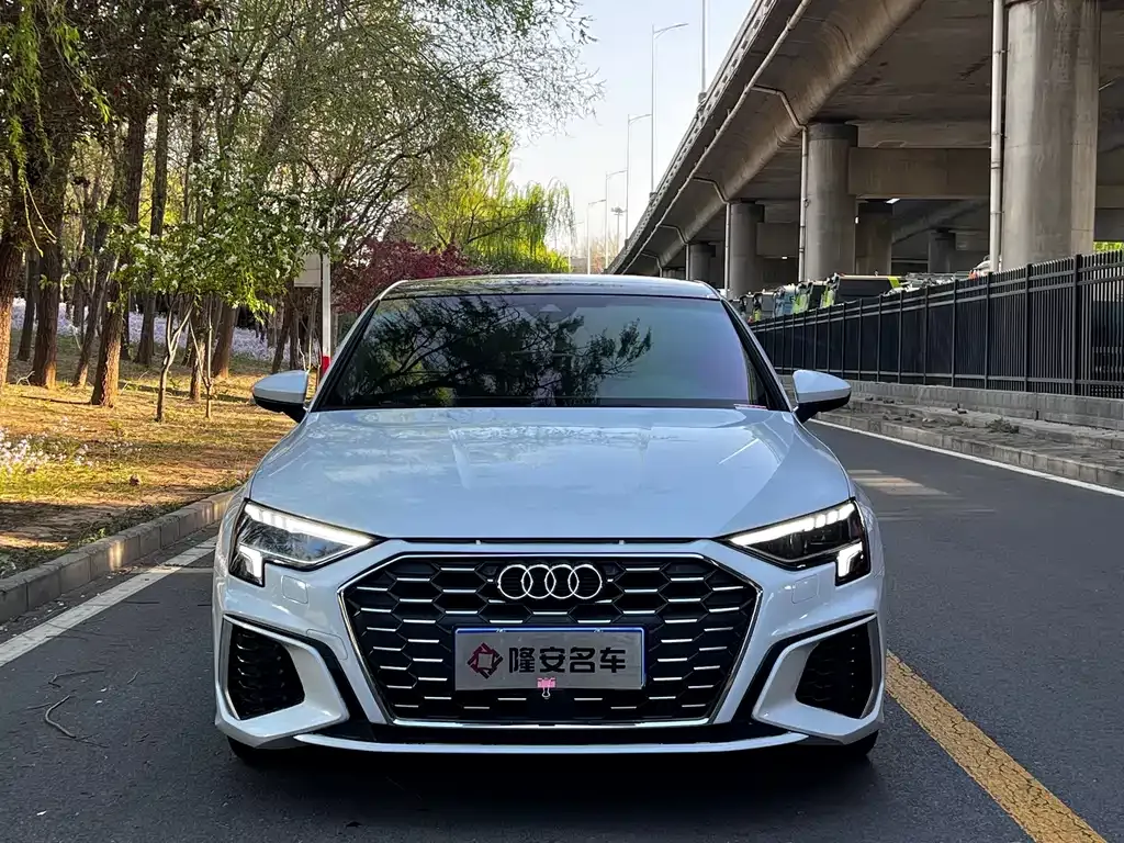 Audi A3 — фото 1