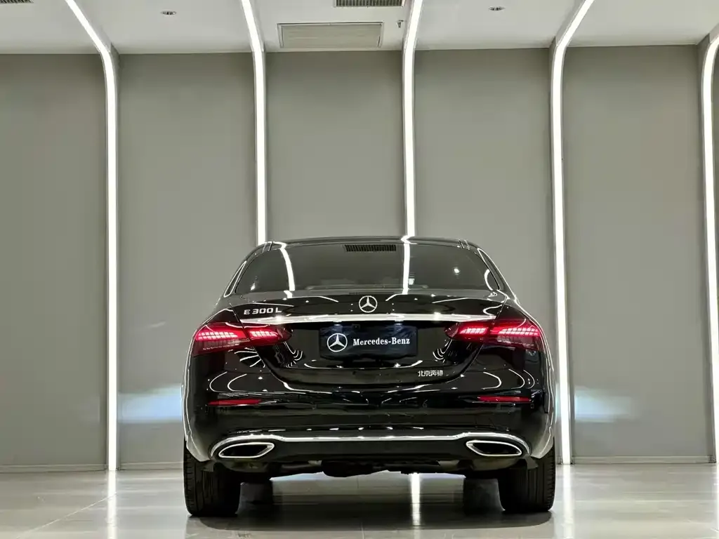 Mercedes-Benz E-Class — фото 2