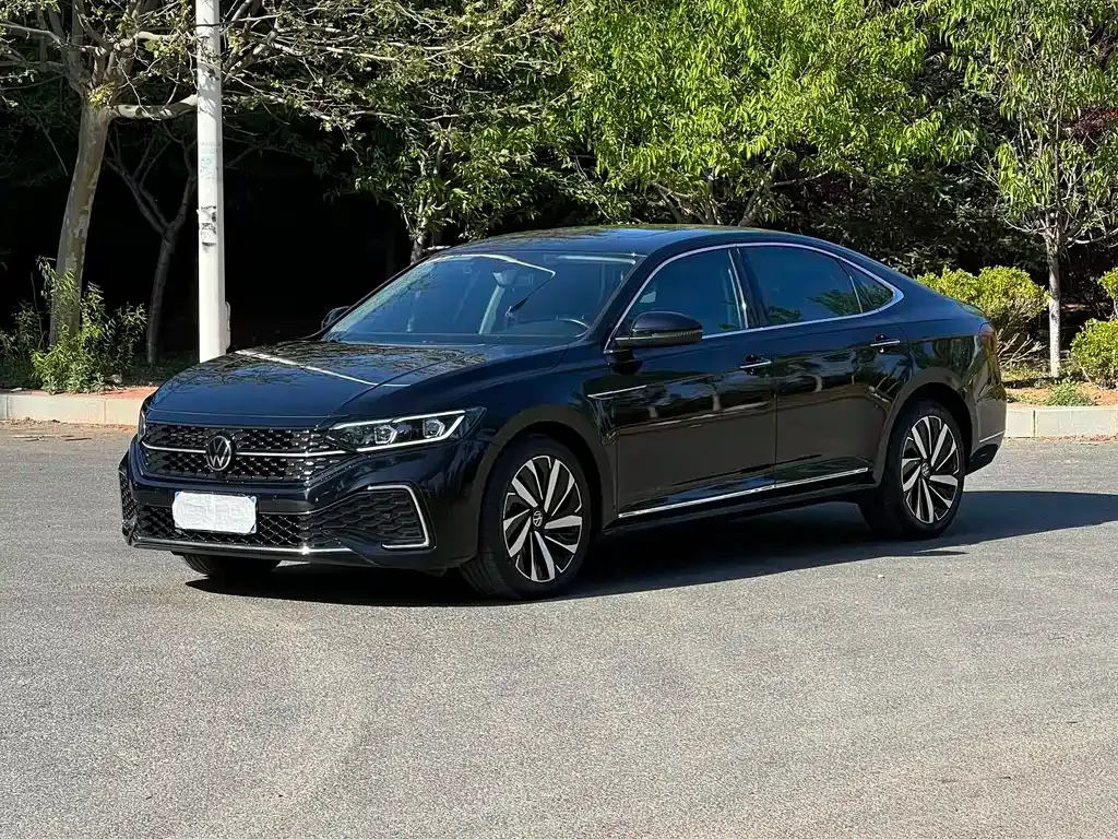 Volkswagen Passat — фото 1