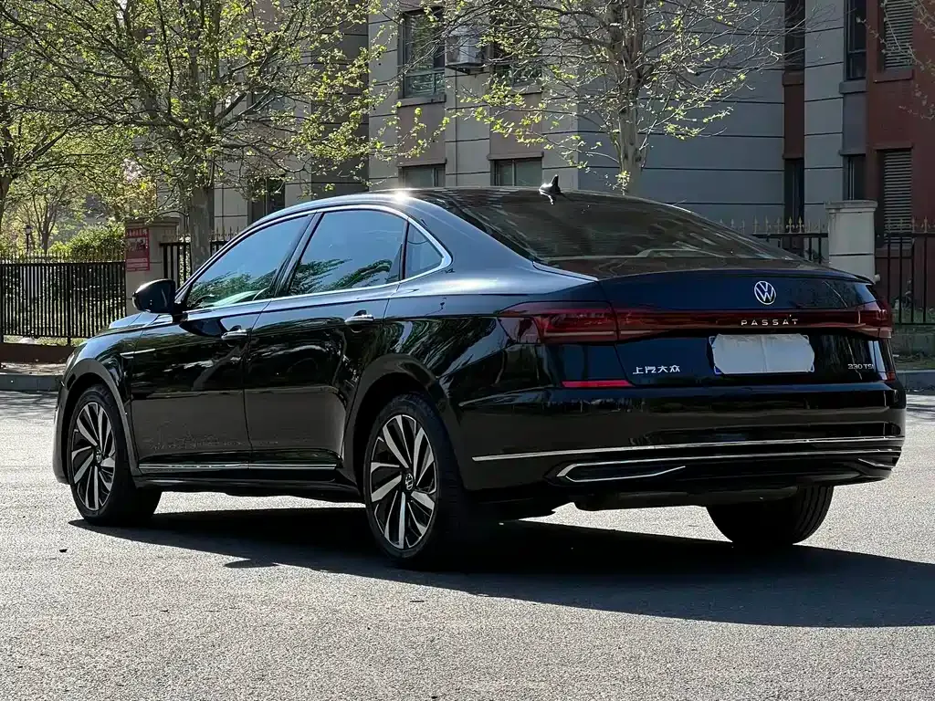 Volkswagen Passat — фото 9