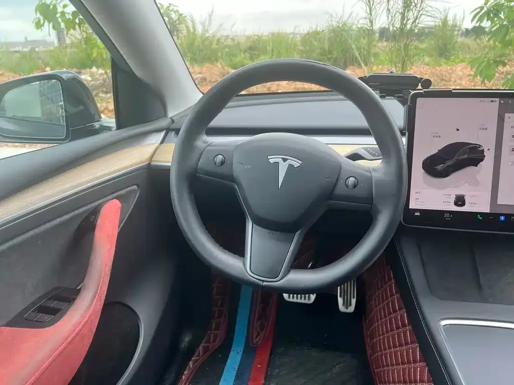 Tesla Model Y — фото 9