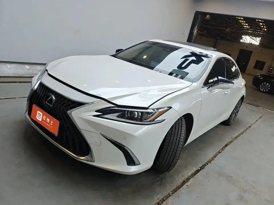 Lexus ES — фото 1