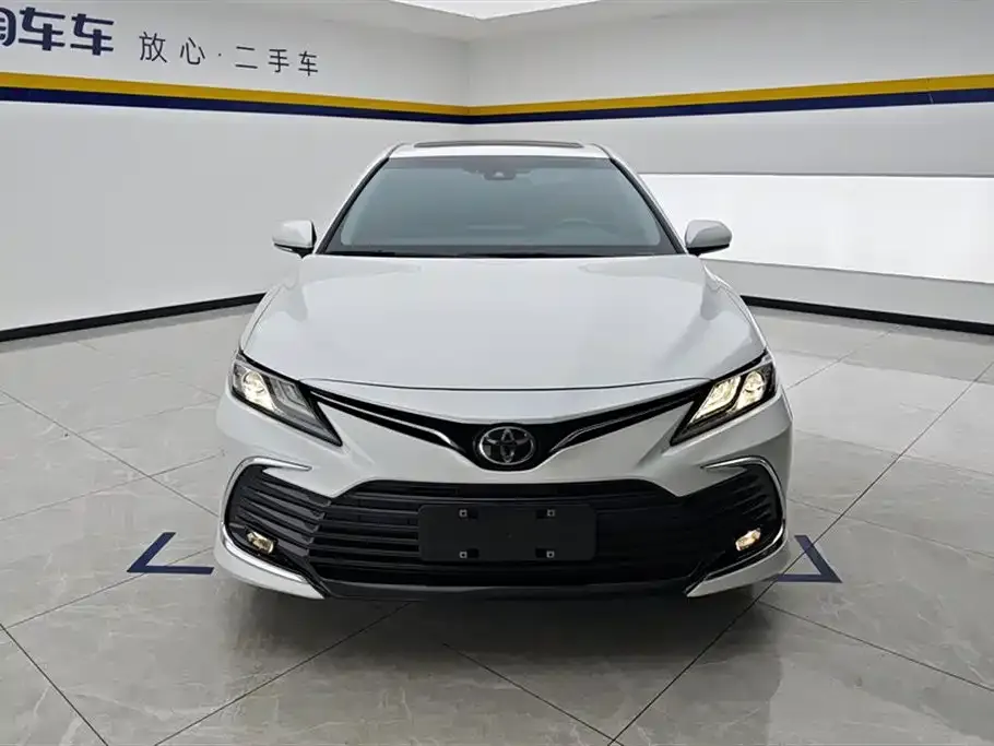 Toyota Camry — фото 9
