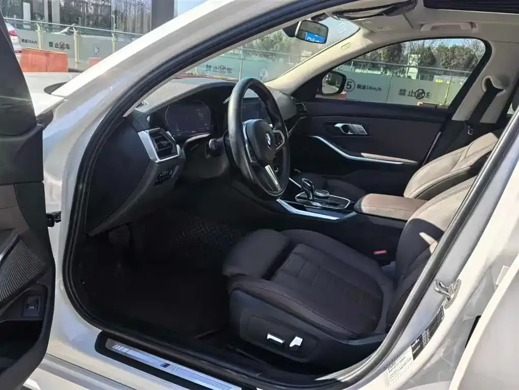 BMW 3 Series 2021 из CN, фото 2