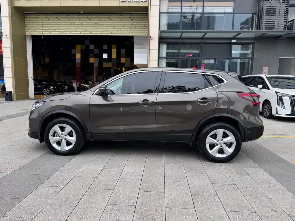 Nissan Qashqai — фото 2