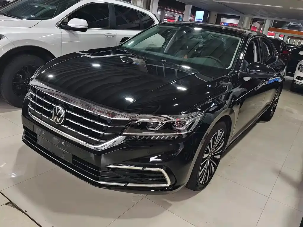 Volkswagen Passat — фото 1