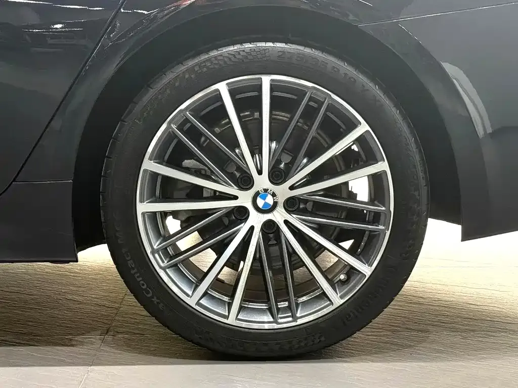 BMW 5 Series — фото 6