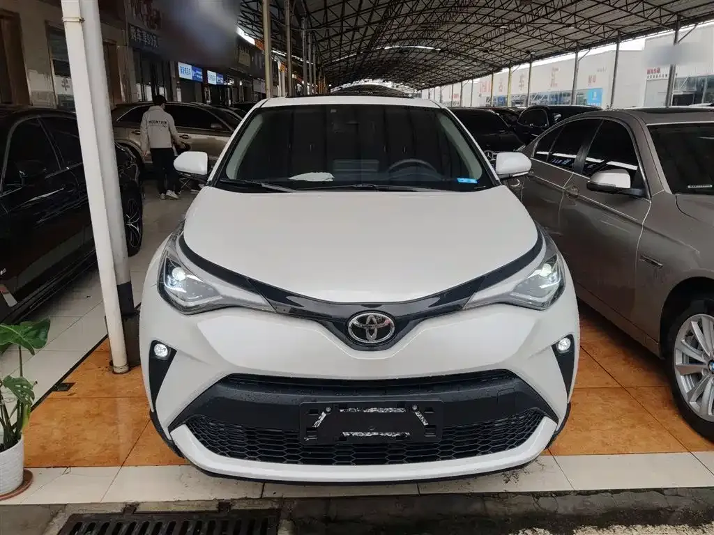 Toyota C-HR — фото 8