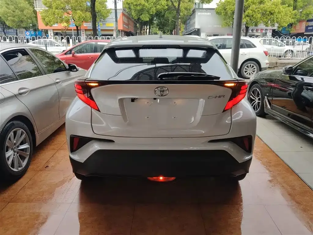 Toyota C-HR — фото 6
